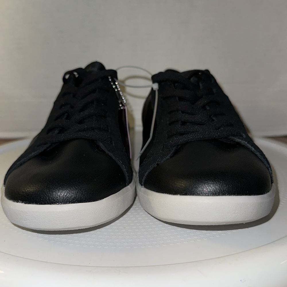 🆕Skechers Sneakers - Picture 4 of 8